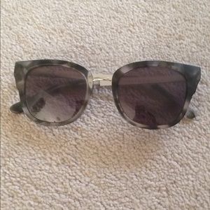 Madewell gray tortoise shell sunglasses
